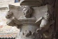 Chapiteau de l'étage supérieur