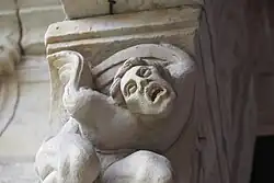 Sculpture de l'étage supérieur