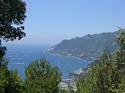 Vue d'une partie du Golfe de Salerne depuis le château d'Arechi.