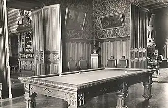 Carte postale ancienne illustrant la salle de billard.
