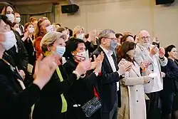 La Présidente de la Géorgie Salomé Zourabichvili visite le Théâtre dans le cadre d'une levée de fonds pour les enfants ukrainiens en 2022