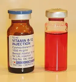 Solution rouge de cyanocobalamine.