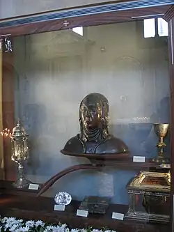 Vitrine des reliquaires à la basilique San Domenico de Sienne.