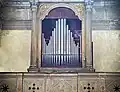 L'orgue au-dessus du porche d'entrée