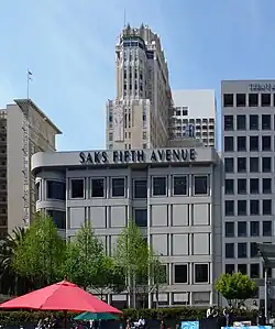 La tour du Westin St. Francis&nbsp;(en) domine Union Square.