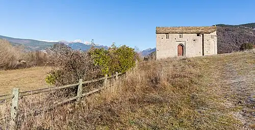 L'église dans son environnement.