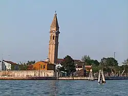 Le campanile très incliné de San Martino.