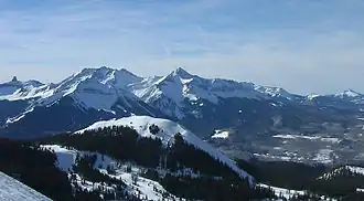 Vue du pic Wilson (au centre) et du mont Wilson (à sa gauche).