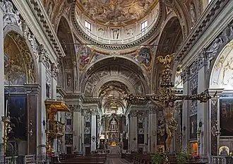 Vue générale de l'intérieur.