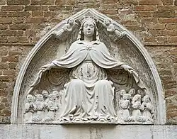 Le bas-relief de la Madonna della Misericordia.