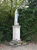 Statue de Notre-Dame de Lourdes.
