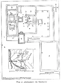 Plan en noir et blanc d'un ensemble de bâtiments antiques.