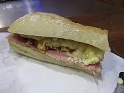 en sandwich