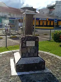 Sang, chaînes ; 100 chaînes ; Sans chaîne de Jacky Poulier.