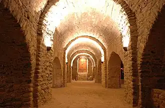 Passage est de la crypte.