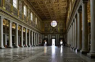 Oculus de la basilique Sainte-Marie-Majeure, Rome, Ve siècle (les vitraux sont plus récents).