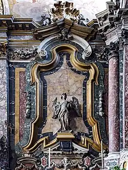 Détail du vaste décor baroque tout en marbre aux couleurs multiples de l'église Santa Maria di Nazareth, Venise.