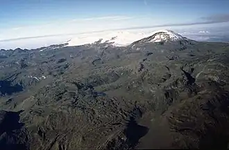 Vue du Santa Isabel depuis le Nevado del Ruiz situé au nord-est.