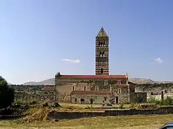 Vue latérale de l'édifice