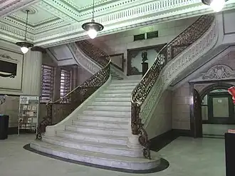 L'escalier d'entrée.