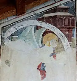 Un ange de l'Annonciation peint à gauche de la porte nord