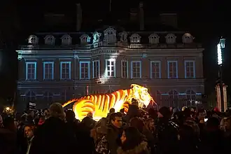Les « Habits de Lumière » devant l’Hôtel de ville (2016).