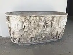 Autre sarcophage de l’entrée inférieure de la Villa