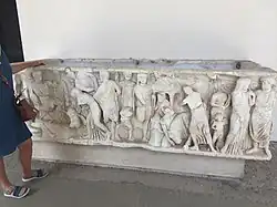 Sarcophage à l’entrée inférieure de la Villa
