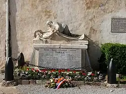 Photographie d’un monument aux morts 1914-18.