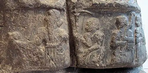 Stèle fragmentaire de Sargon d'Akkad, représentant le monarque conduisant ses troupes. Suse, Musée du Louvre.