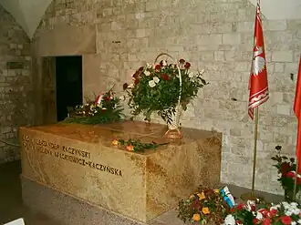 Tombeaux de Lech Kaczyński et de Maria Kaczyńska.