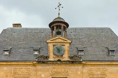 Lanternon et lucarnes de la façade occidentale de l'Hôtel de Ville.