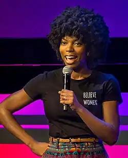 Sasheer Zamata interprète Jennifer.