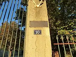 Au 10 de la Montée de la Paroche.