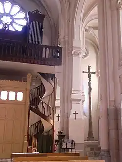 Orgue, tambour et croix de peste de 1526.