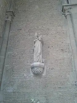 Statue du croisillon droit du transept