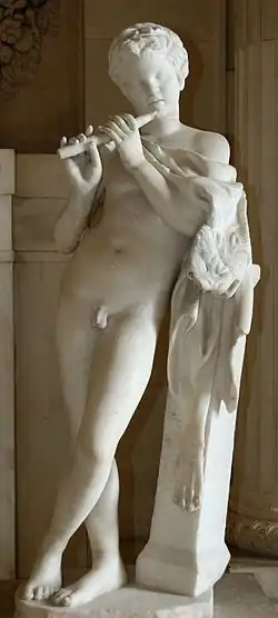 Faune jouant de la flûte, dans le style de Praxitèle, musée du Louvre.
