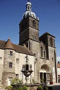 Musée et basilique Saint-Andoche de Saulieu.