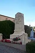 Le monument aux morts dans le cimetière près de l'église (nov.&nbsp;2011)