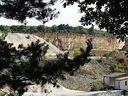 Carrière de calcaire à Savignac-les-Églises.