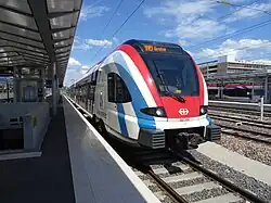FLIRT à son terminus, prêt à assurer un service sur la ligne L4 en direction de Genève.