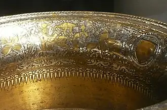 De droite à gauche, médaillon III et bandeau I4