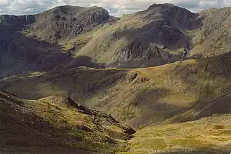 Vue du Scafell à gauche et de Scafell Pike à droite.