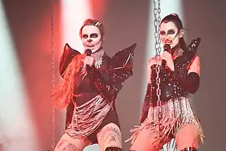 Scarlet interprétant Sweet N' Psycho.