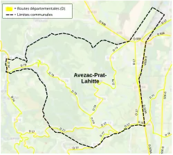 Carte de la commune en couleurs, avec les routes départementales (en jaune).