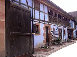 Dépendances de la ferme (XVIIIe), 2 rue des Comtes-de-Hanau.