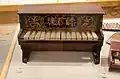 Piano jouet à 14 touches (1900)