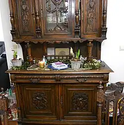 ...et sa déclinaison industrielle : buffet de salle à manger à deux corps, XXe&nbsp;siècle.