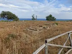 Vestiges de la nécropole.