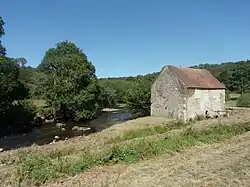 Le Scorff et l'ancien moulin à papier du Paou.